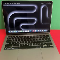 Apple MacBook Air 13 (2020 Model/ M1 chip) 8GB Memory 128GB storage great laptop  