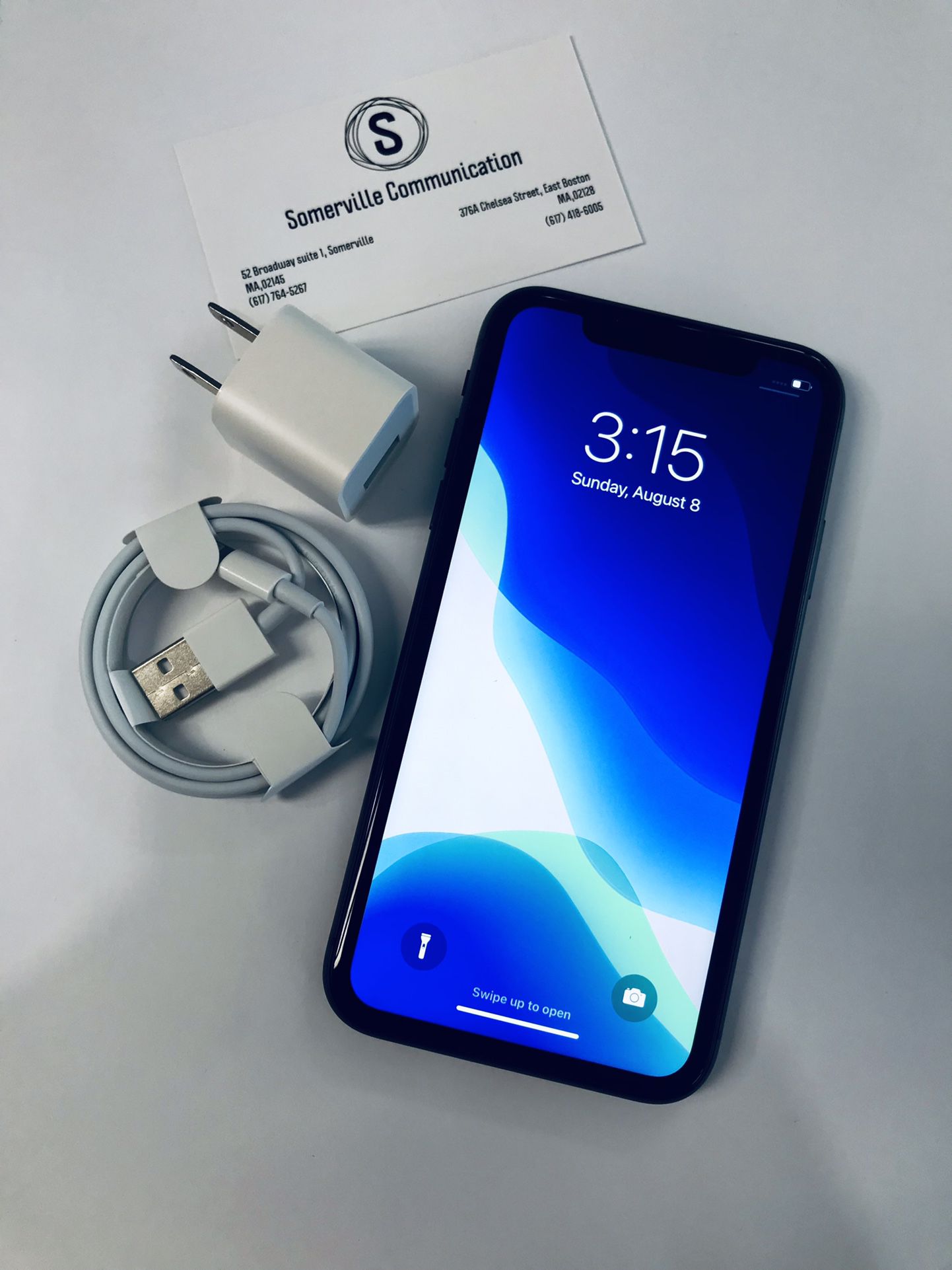 Iphone 11 64 gb unlocked sold with store warranty 
