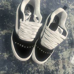 VANS KNU SKOOL, NOT WORN, SIZE 11, ORIGINAL BOX NOT INCLUDED 