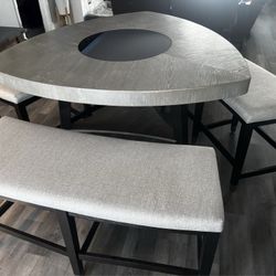 Rooms To Go Table W/Lazy Susan 