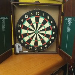 Wood-Cased Dartboard Cabinet with Chalk Scorekeepers – Classic Pub Style