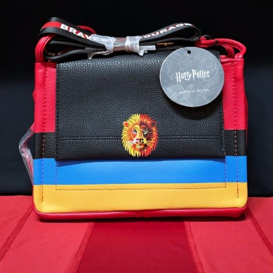 🦁Danielle Nicole Harry Potter Gryffindor Shoulder Bag Red crossbody bag (New With Tags)