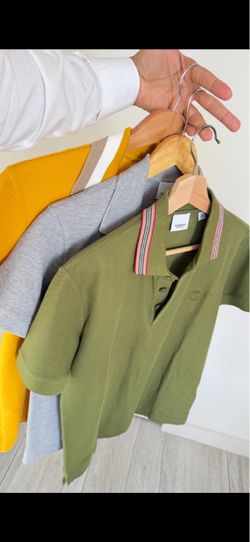Burberry  polos $400