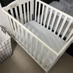 Crib with a waterproof mattress