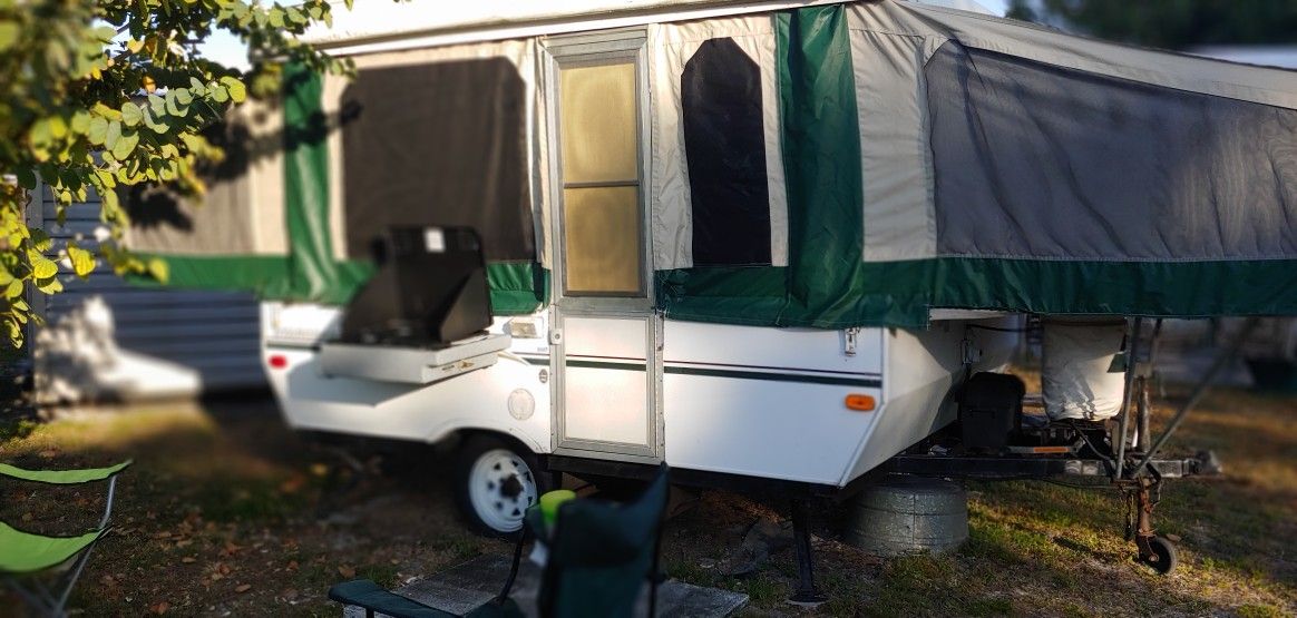 2005 Starcraft pop up camper