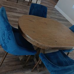 Living Spaces Dining Room Table with 4 Chairs