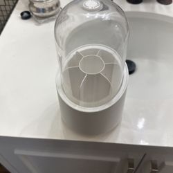 Spinning Makeup Brush Organizer