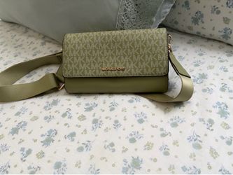 Michael kors crossbody