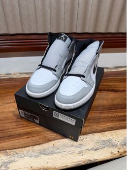 Jordan 1 Mid “Light Smoke Grey”