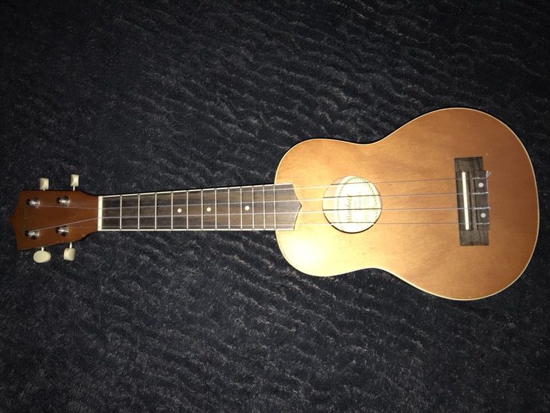 Mitchell MU40 Soprano Ukulele