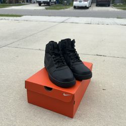 Nike Black High Top Sneakers – Size 10 – Like New