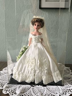 Madame Alexander Jacqueline Kennedy Bride Porcelain Doll + COA, Box & Display Case – $119 OBO