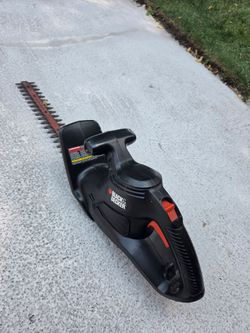 BLACK+DECKER 17" Electric Hedge Trimmer – Used
