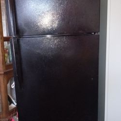 Kenmore Refrigerator It works Great $200.00 Or Best Offer Need To Sell ASAP 