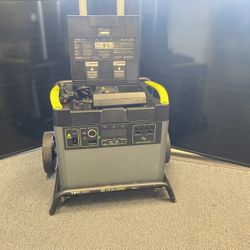 Yeti 3000x W/2 Solar Panels 