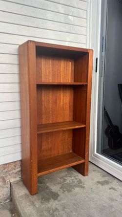 Solid wood bookcase dovetail