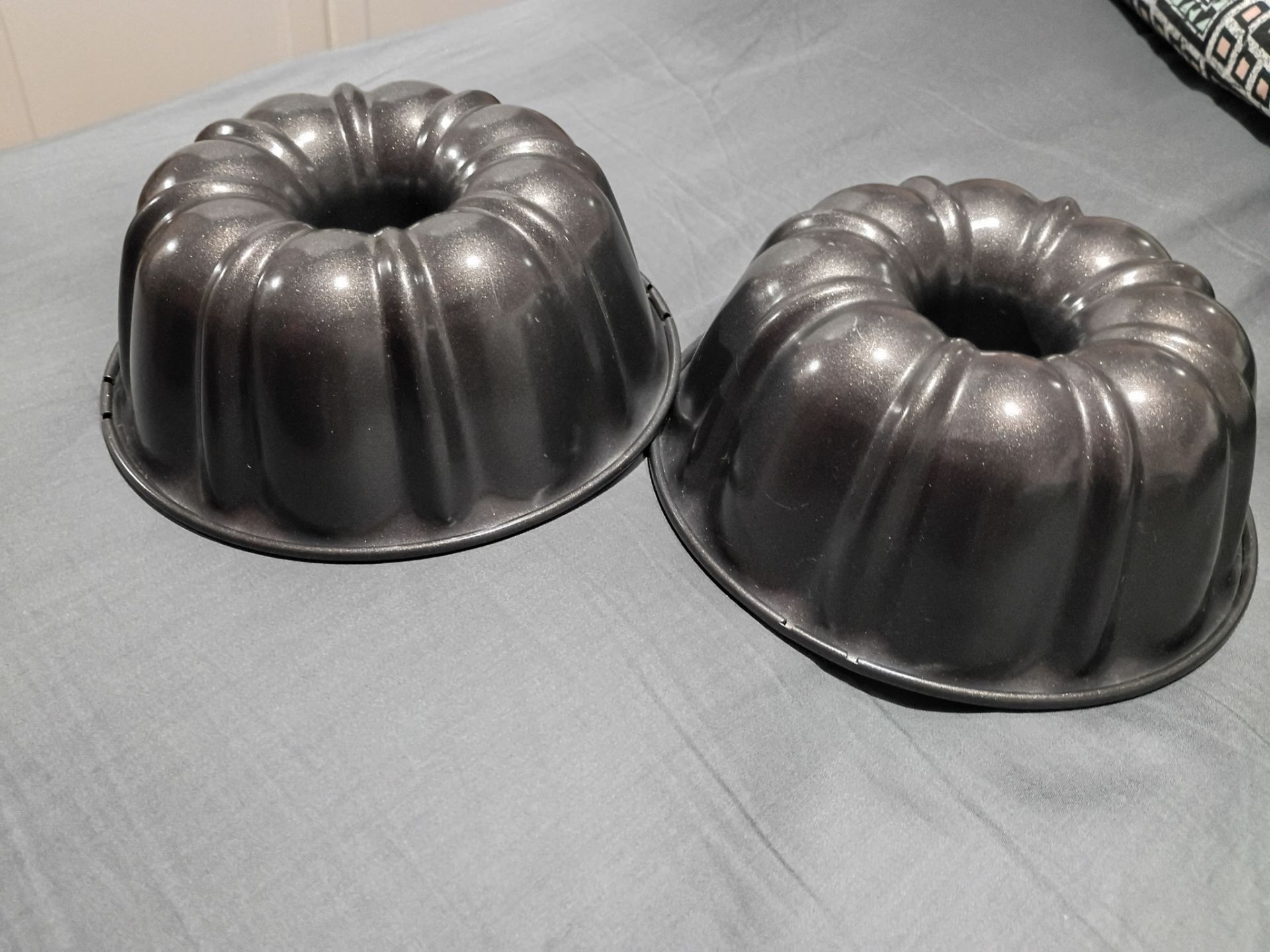 Bakeware 2 small were $25.00 reduced to $20 for both in Donna inside the city