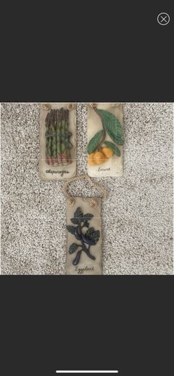 SET OF 3 CERAMIC HANGING PIECES