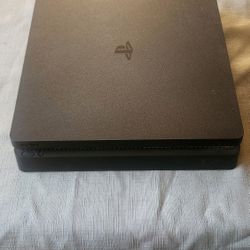 PS4 Slim 