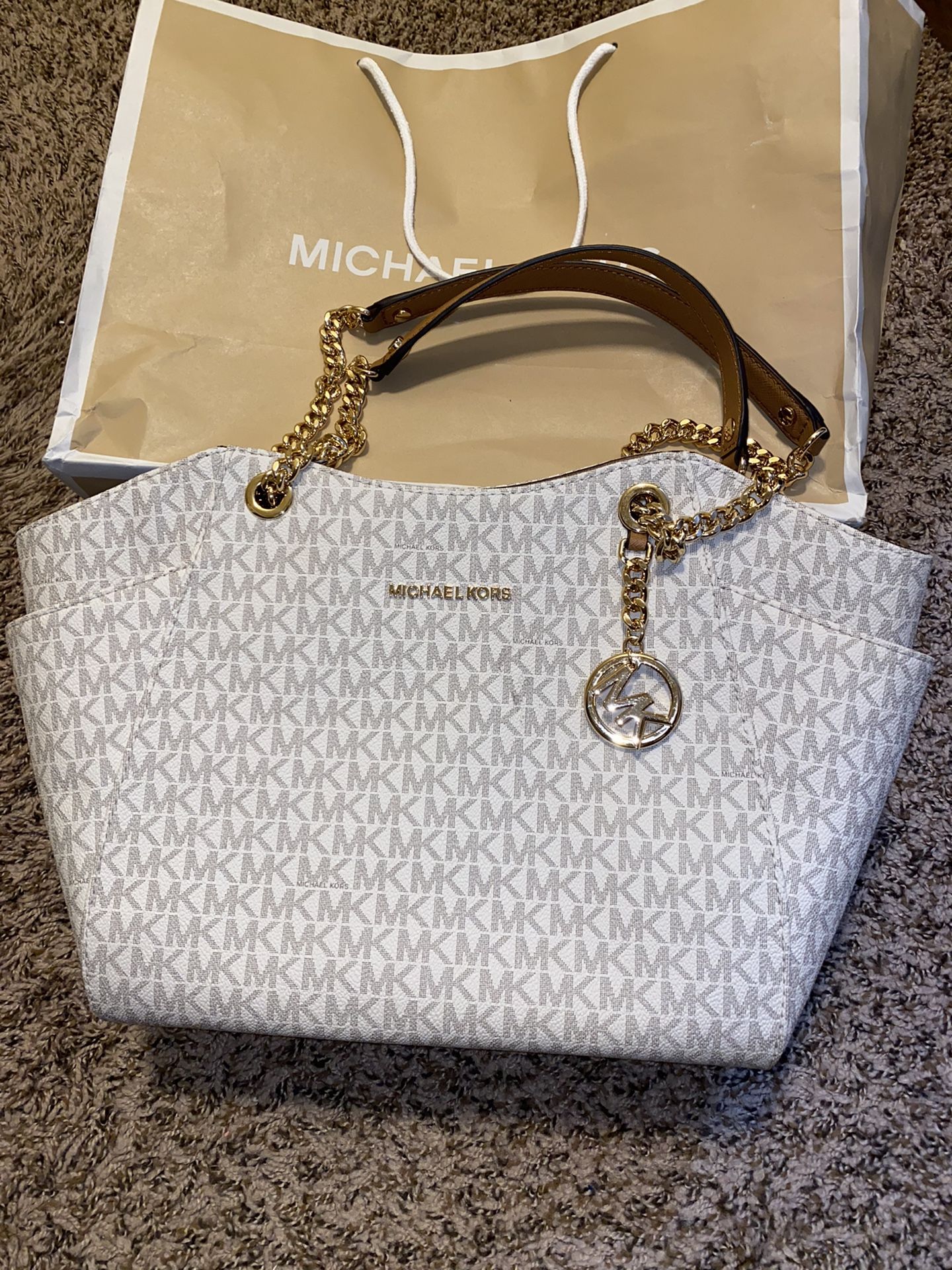 Michael Kors hand bag ๐ผ brand