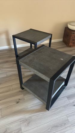 Set of two end tables