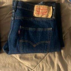 Levi Jeans Size 33 Waist / 32 Long 
