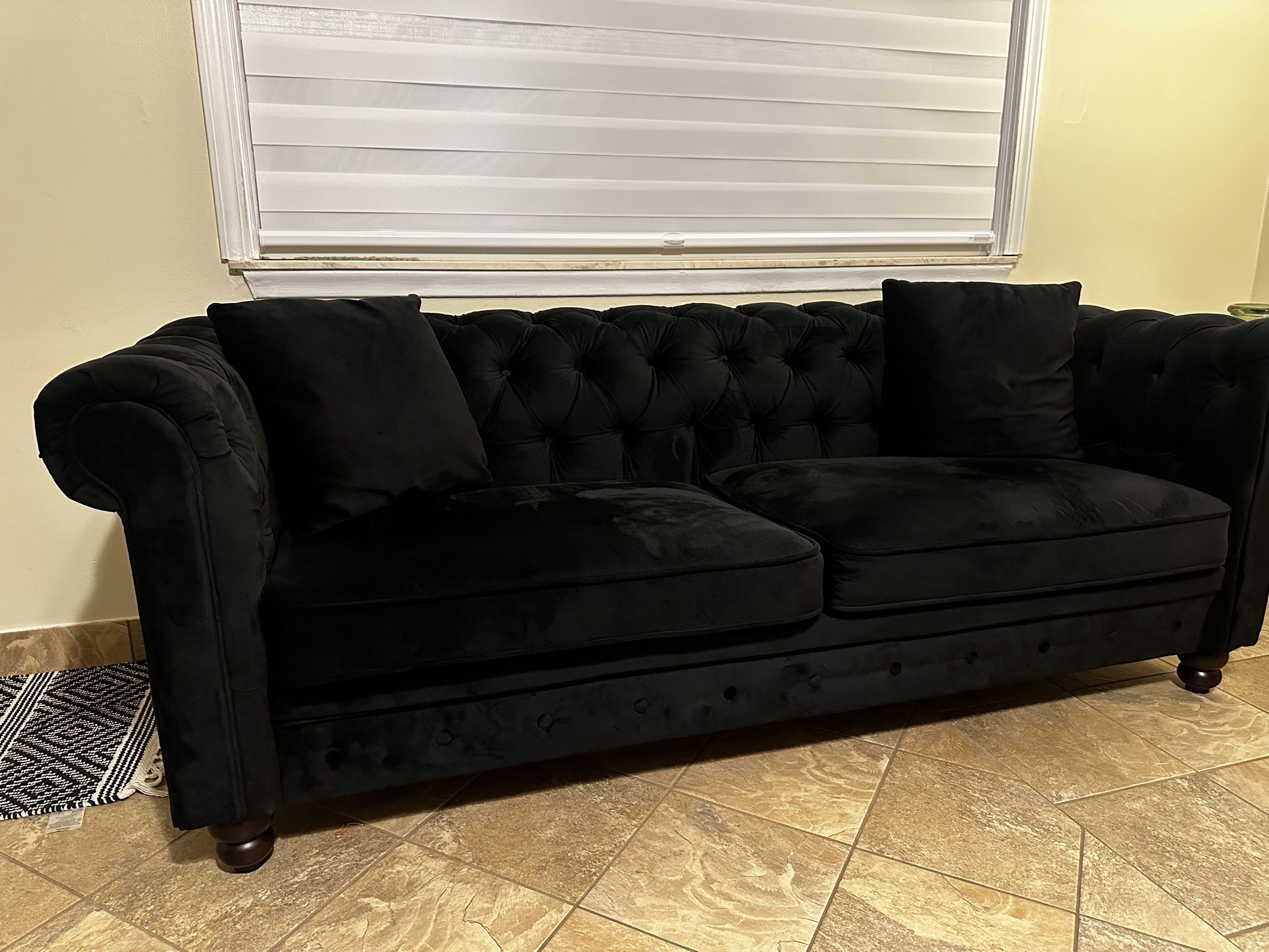 Tuffed Black Couch