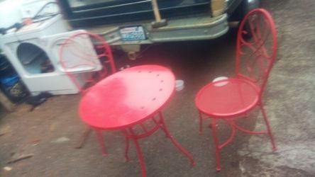 Table and chairs metal