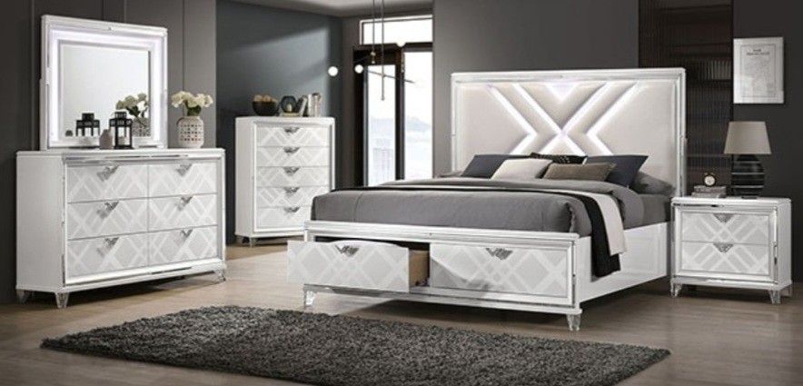 Brand New White Elegant 4pc Queen Bedroom Set (Available In California & Eastern King)