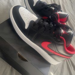 Jordan 1 Low 5.5y 7 Women