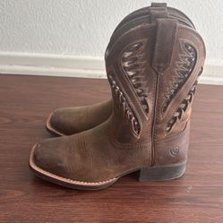 Boots Kids Size 1.5 Us