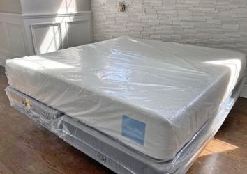 10-Inch Firm Memory Foam Queen Mattress
✔️ New In Box