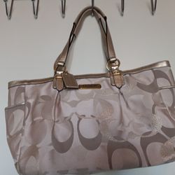COACH BAG Gold Trim, Medium 