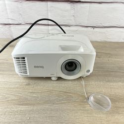 MH733 Benq Projector