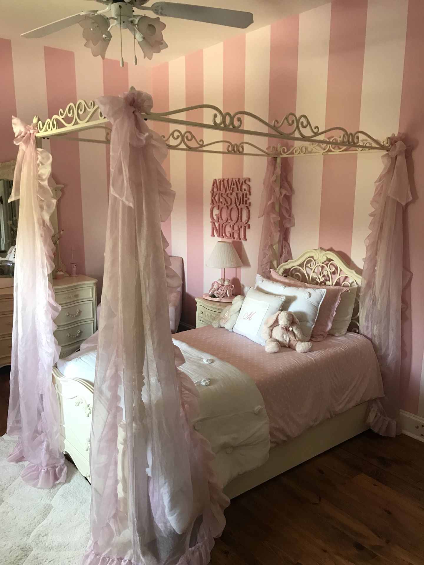 Jessica Mcclintock LEA Romance 4 post canopy bed