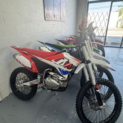 Dirt Bikes 