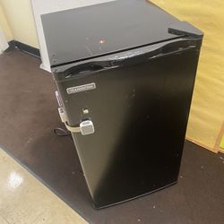 Mini Fridge For Saw