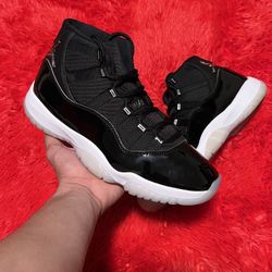 AIR JORDAN RETRO 11 SIZE 10.5 