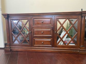 Entertainment center