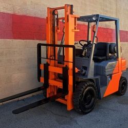 Toyota  Forklift  4500 lbs capacity 
Model 40-5FG20 
Toyota Forklift
4500 lb 
