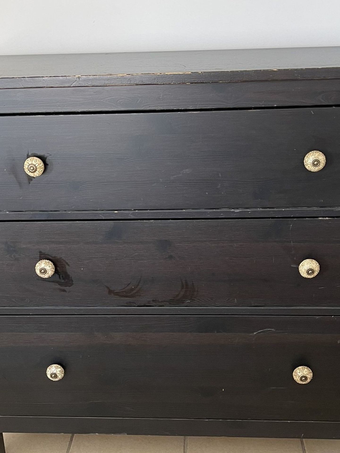 Refurbished Dresser - New Knobs - Lots Of Space In Drawers