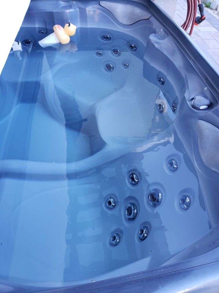 Hot TUB 🔥 🥵 FOR SALE