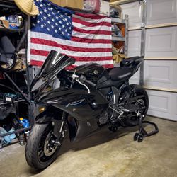 2022 Yamaha R7 Low miles, 2nd owner 