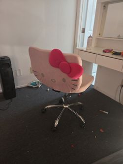 Hello kitty impression chair