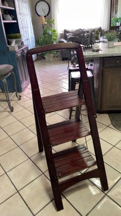 Small 3 step brown ladder