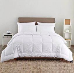 Queen size 90x90” down alternative comforter