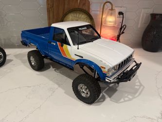 Rc4wd 1982 Toyota tf2 RC truck. Remote controlled