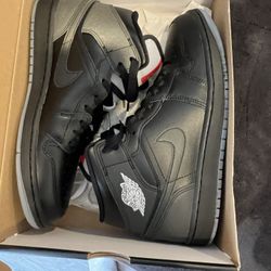 Jordan 1 Mid 9.5 Men Reimagined
