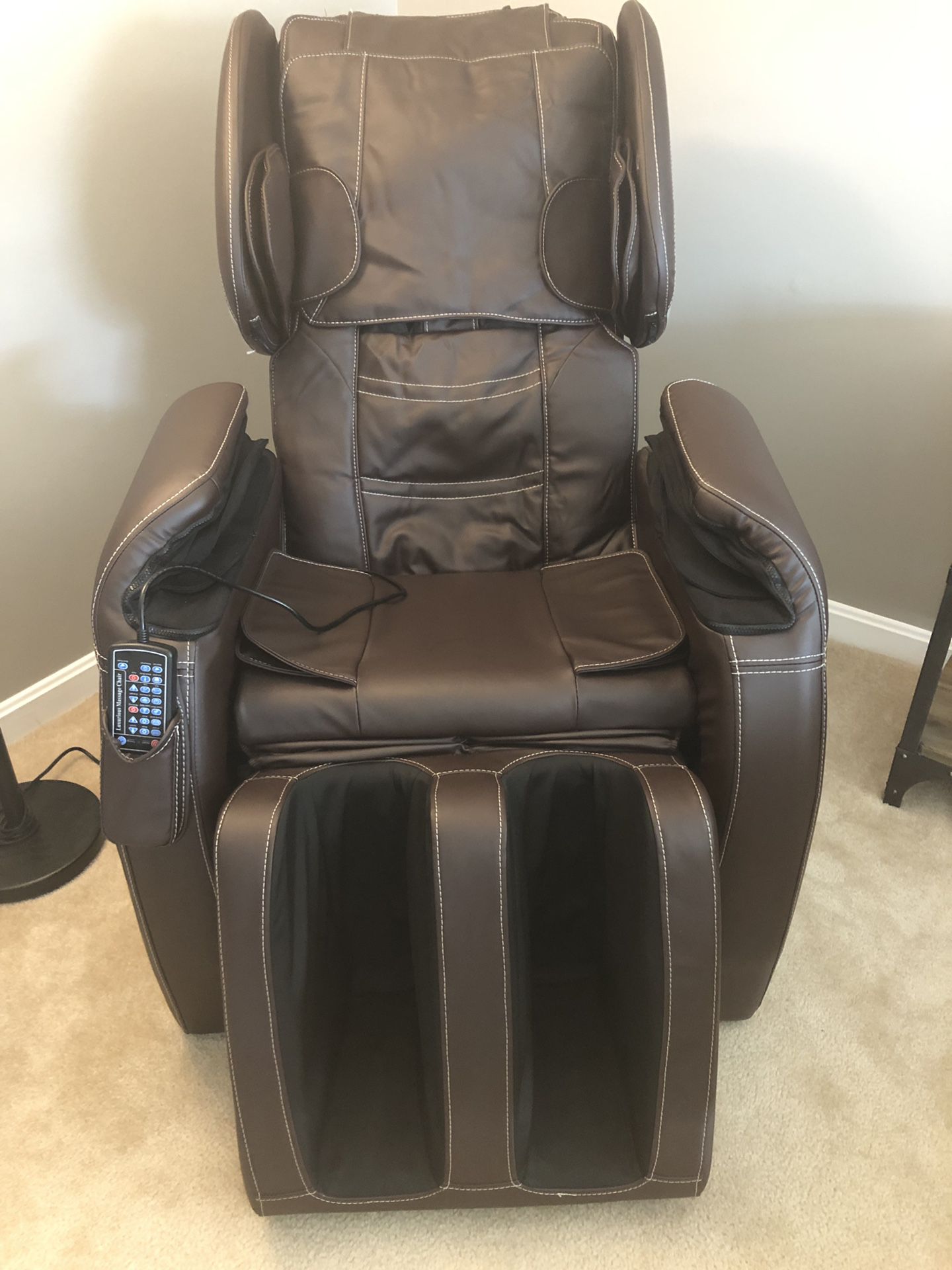Electric Full Body massage chair recliner shiatsu, 22 airbags. Bought it back in December and used it few times.