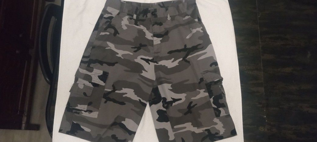 Men's Camo Shorts! 4 Pockets,Plus 2 Side pockets For Wallet Keys Etc